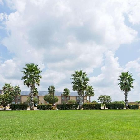 Howard Johnson By Wyndham Iowa La المظهر الخارجي الصورة