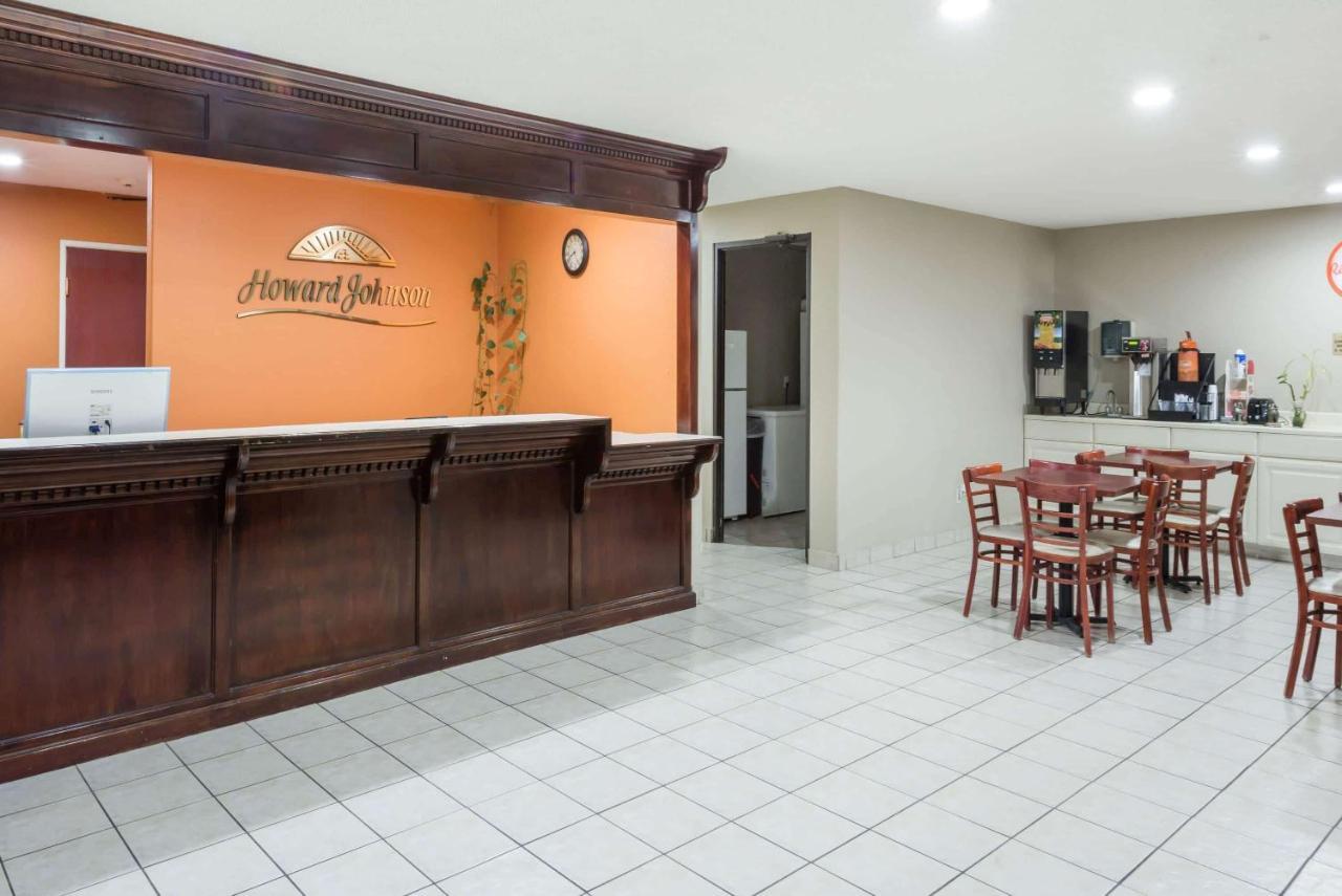 Howard Johnson By Wyndham Iowa La المظهر الخارجي الصورة