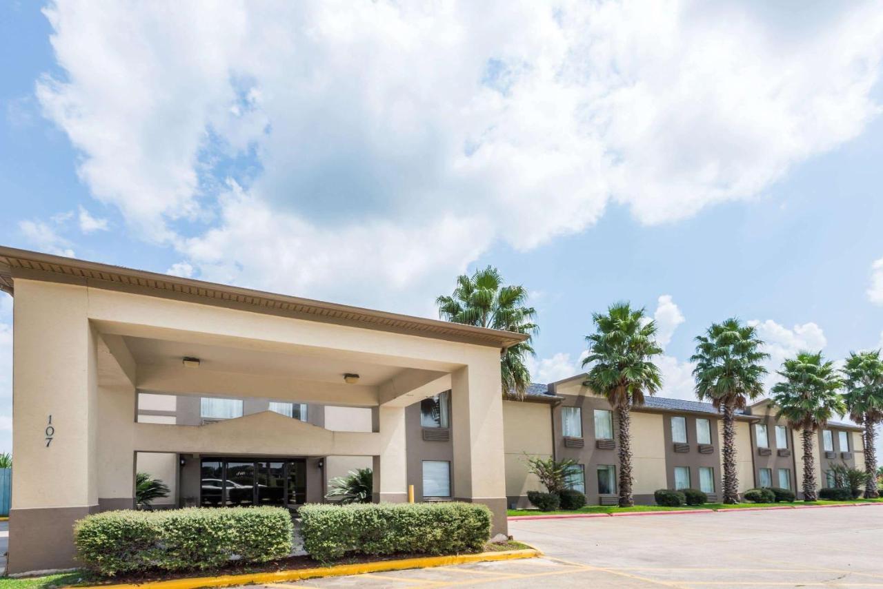 Howard Johnson By Wyndham Iowa La المظهر الخارجي الصورة