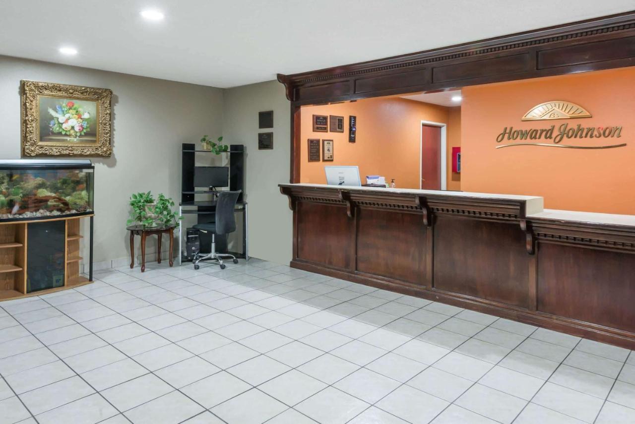 Howard Johnson By Wyndham Iowa La المظهر الخارجي الصورة